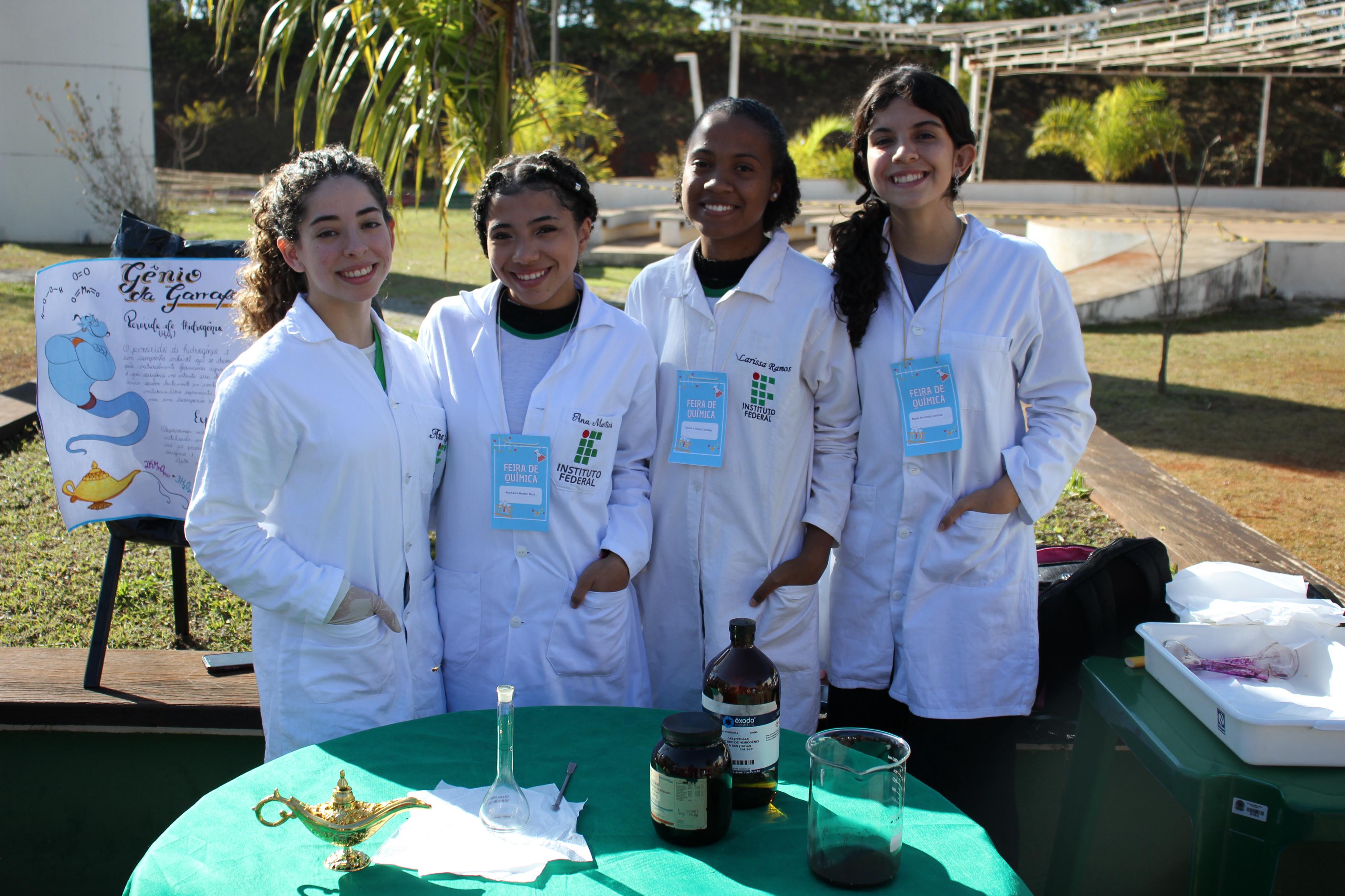Ana, Ana, Larissa e Maria na Feira de 2025